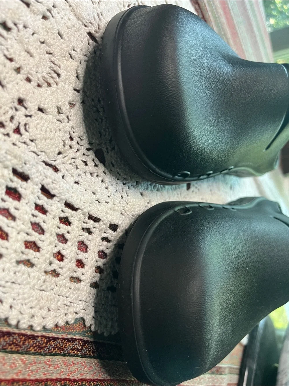 OOFOS. OOCLOOG unisex clog solid black 10 Men’s 12 Women’s